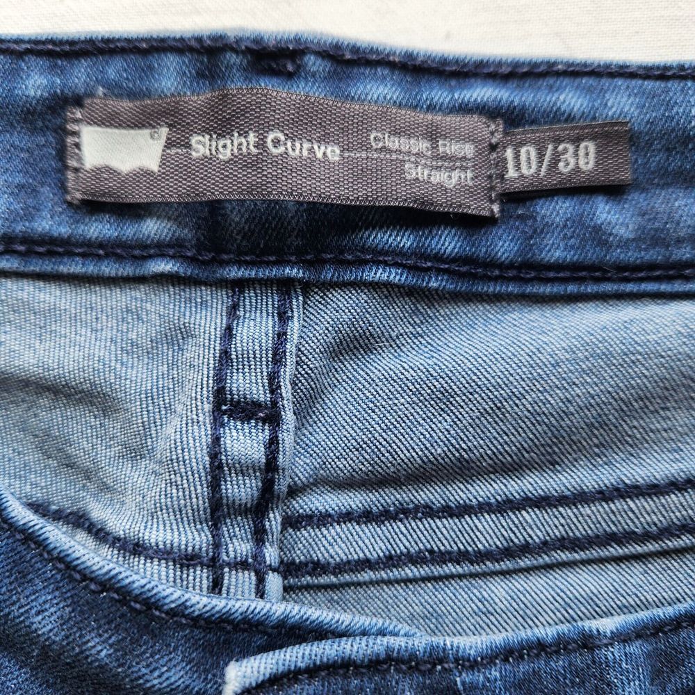 Levi's Slight Curve Womens Size 10/30 Stretch Jeans Medium Wash Blue Distressed - Picture 2 of 9